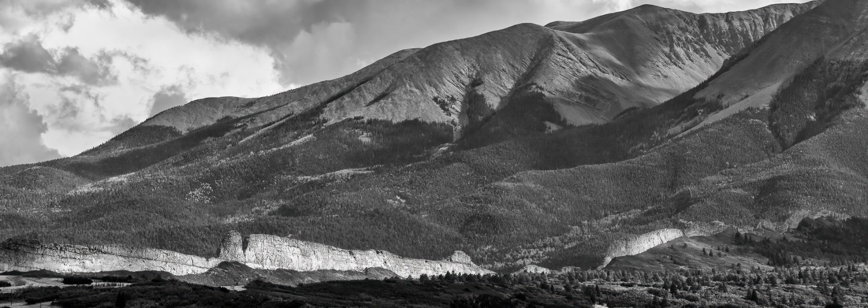 Granite Dike and Mountains - Pat Honeycutt