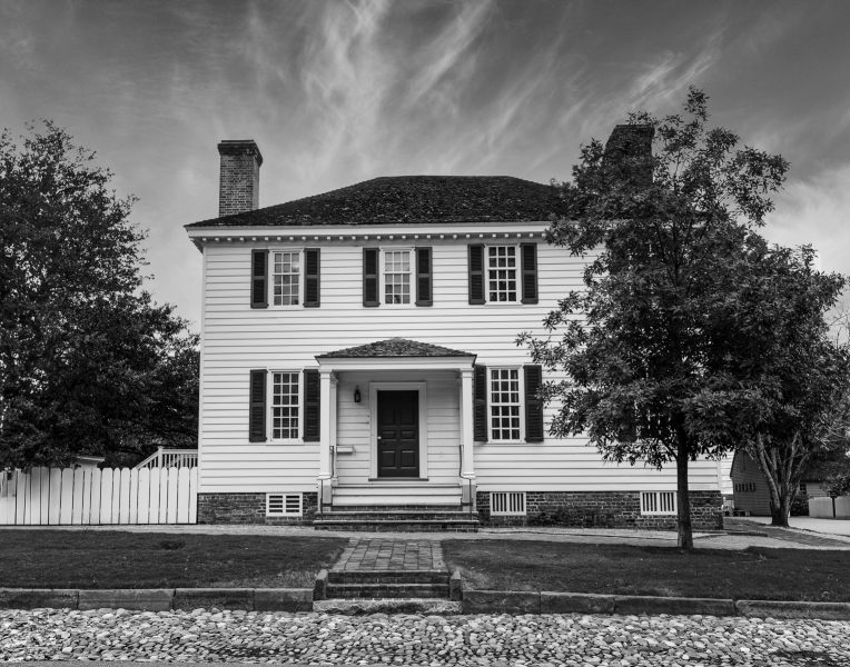 Colonial House in Williamsburg - Laura Berard